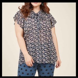 TieNeckFlutterSleeve Top